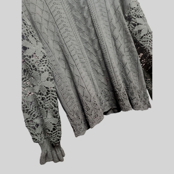 Jollycode knit sweater with lace puff sleeves. L - Picture 2 of 5